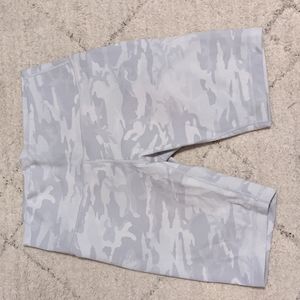 Lululemon Wunder Under Shorts - Size 12